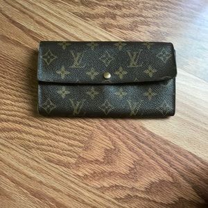 Vintage LV Sarah wallet